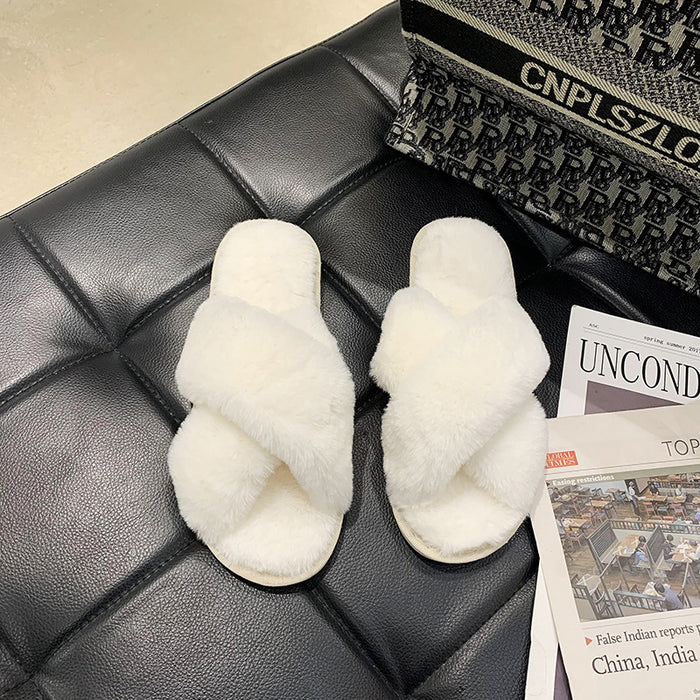 Hairy slippers with crossed rabbit fur and exposed toes